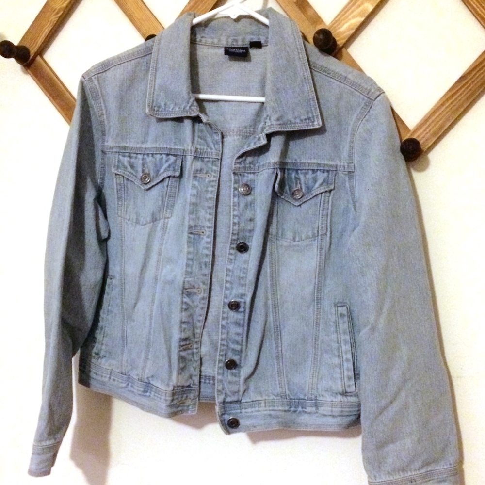 Woman's Bleach Wash Jean Jacket